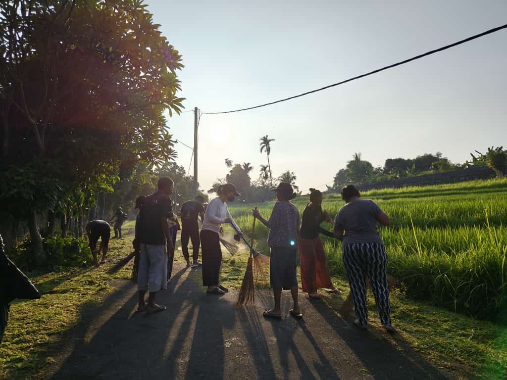 Kegiatan Gotong Royong KWT Kuncup Mekar